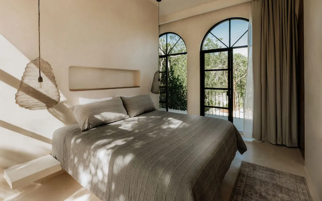 Curtains and installation
